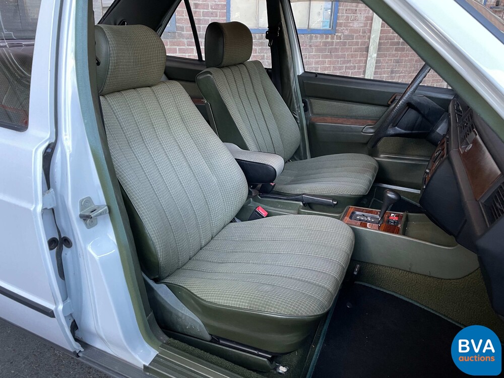 Mercedes-Benz 190E 102 PS W201 1986, 13-JHX-2.