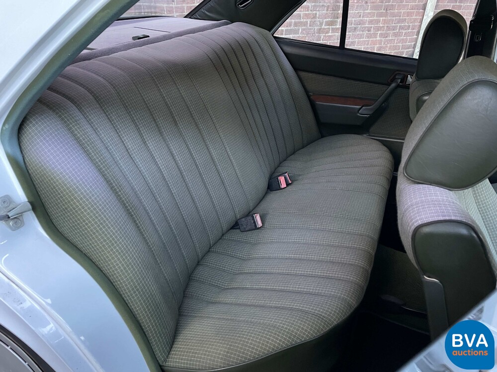 Mercedes-Benz 190E 102 PS W201 1986, 13-JHX-2.