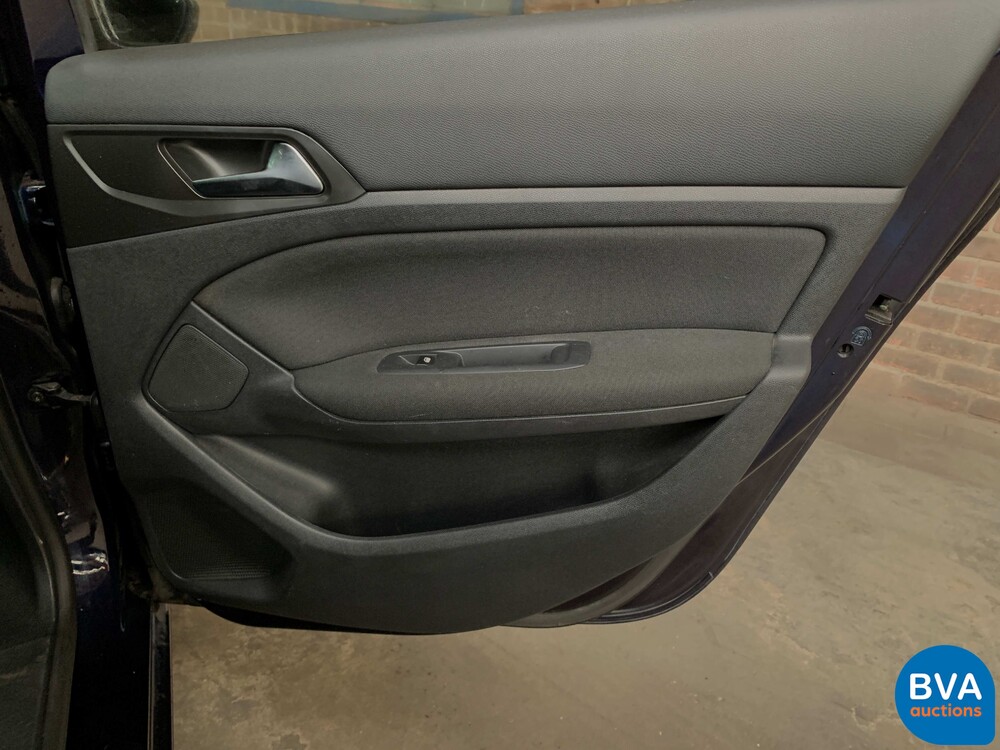 Peugeot 308 SW1.6 BlueHDI Blue Lease Executive 120 PS 2015 -Org. NL-, HP-621-B.