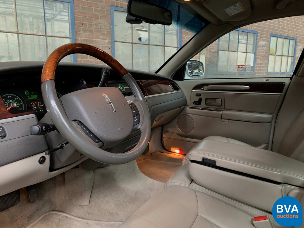 Lincoln Town Car Signature L4.6 V8 Extended 2008, 06-ZP-HH.