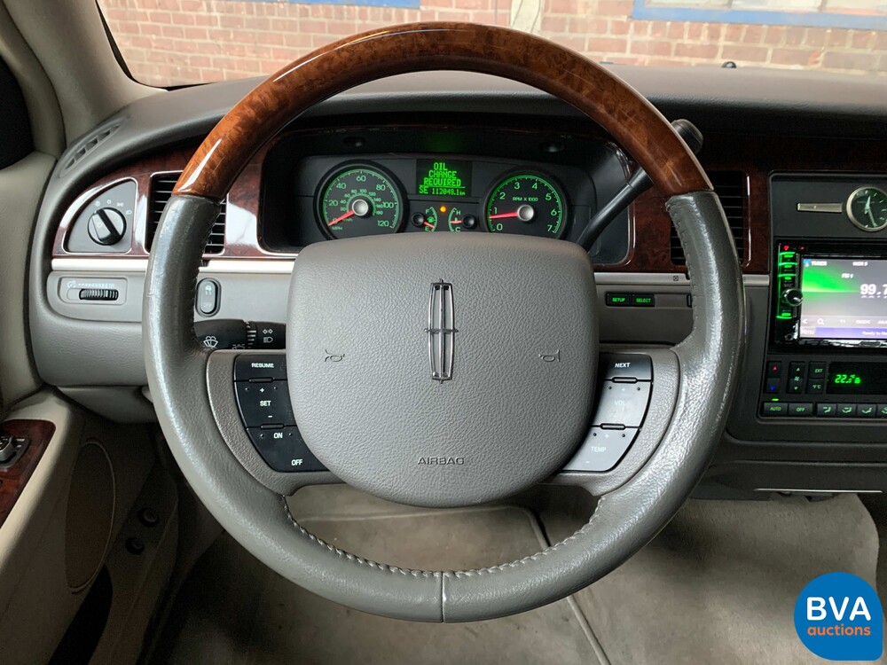 Lincoln Town Car Signature L4.6 V8 Extended 2008, 06-ZP-HH.