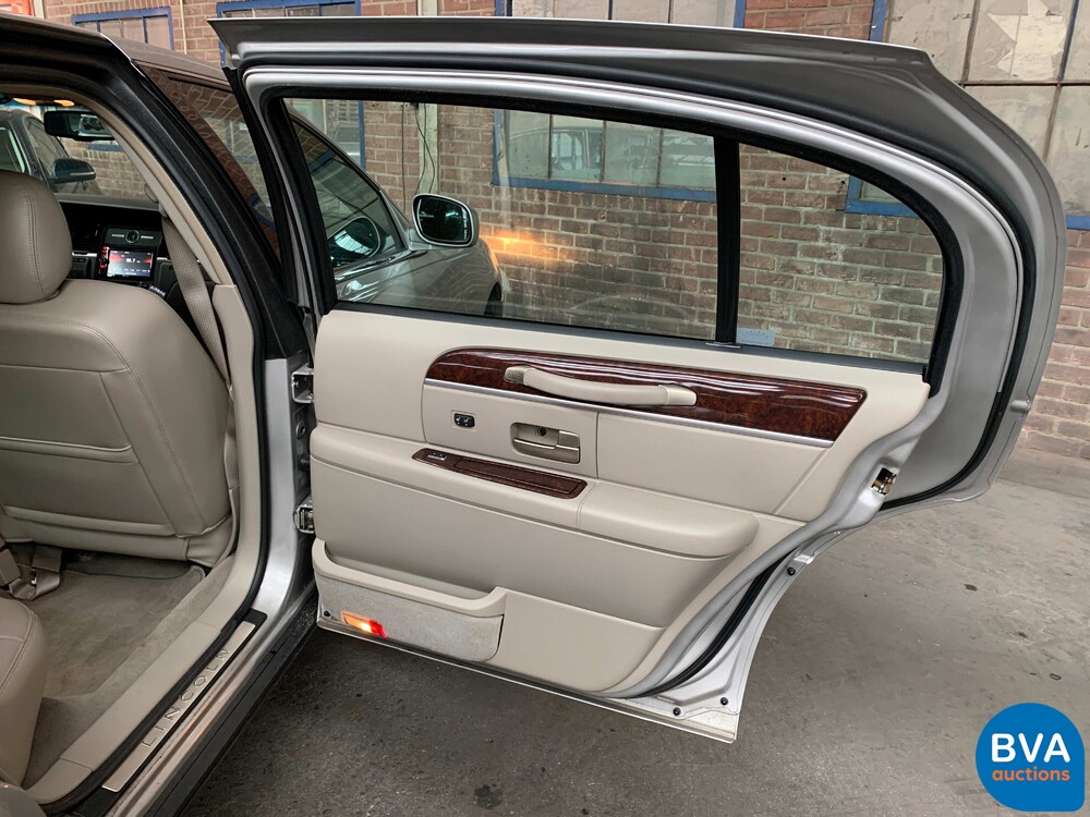 Lincoln Town Car Signature L4.6 V8 Extended 2008, 06-ZP-HH.