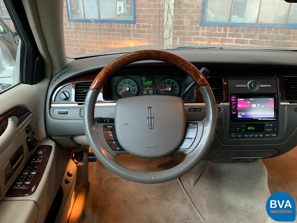 Lincoln Town Car Signature L4.6 V8 Extended 2008, 06-ZP-HH.