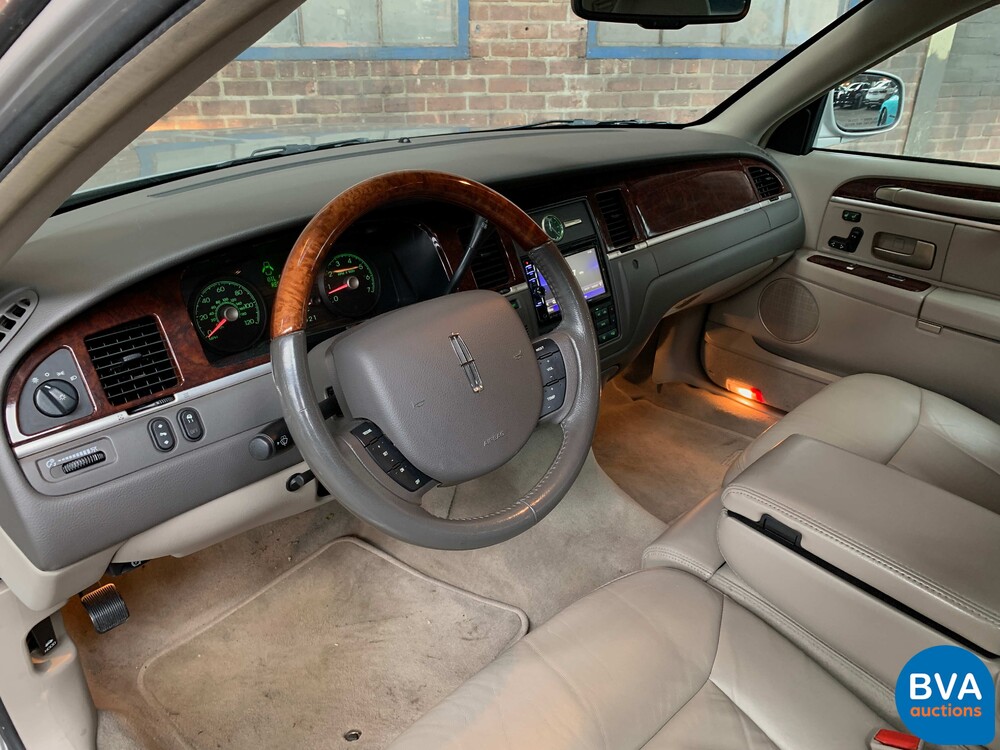 Lincoln Town Car Signature L4.6 V8 Extended 2008, 06-ZP-HH.