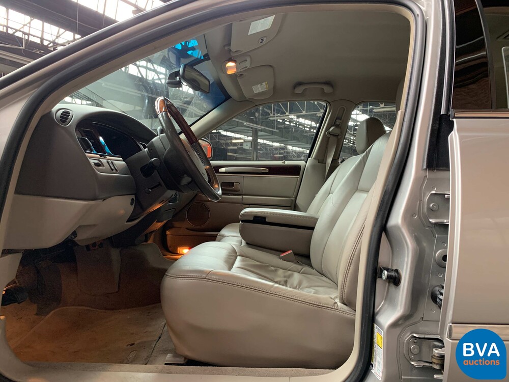 Lincoln Town Car Signature L4.6 V8 Extended 2008, 06-ZP-HH.