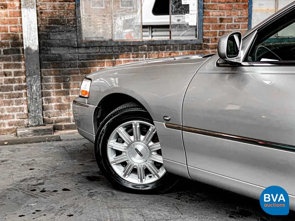 Lincoln Town Car Signature L4.6 V8 Extended 2008, 06-ZP-HH.