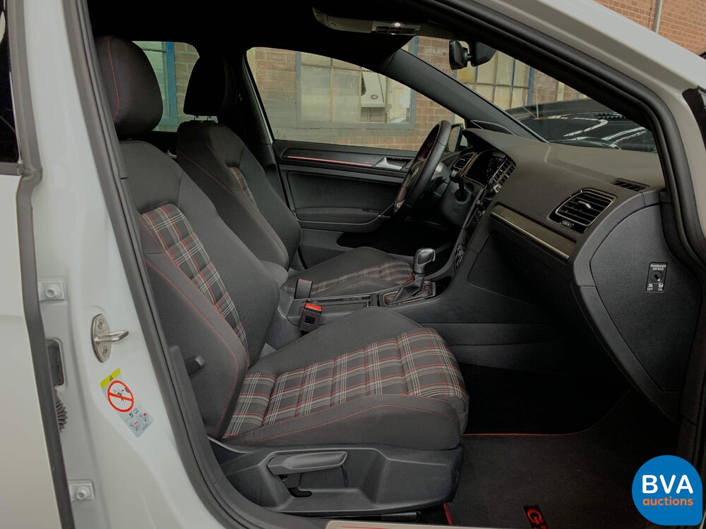 Volkswagen Golf GTI2.0 TSI Performance 245 PS 2020 FACELIFT, K-876-HF.