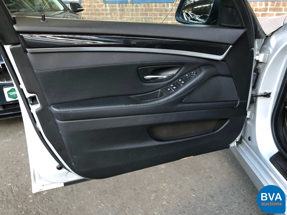 BMW 523i Touring 5er 204 PS 2010, GB-549-J.