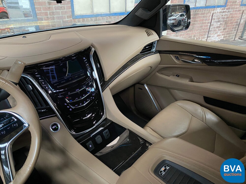 Cadillac-Eskalade 6.2 V8 Platinum 8-Personen 426 PS 2018, J-730-HK.