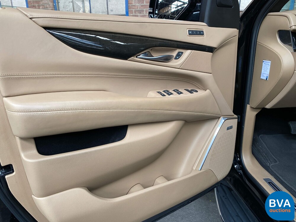 Cadillac-Eskalade 6.2 V8 Platinum 8-Personen 426 PS 2018, J-730-HK.