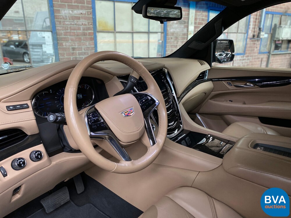 Cadillac-Eskalade 6.2 V8 Platinum 8-Personen 426 PS 2018, J-730-HK.
