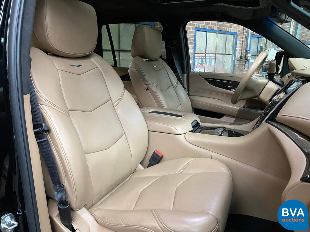 Cadillac-Eskalade 6.2 V8 Platinum 8-Personen 426 PS 2018, J-730-HK.