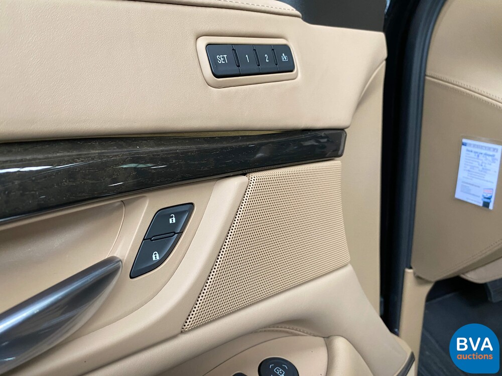 Cadillac-Eskalade 6.2 V8 Platinum 8-Personen 426 PS 2018, J-730-HK.