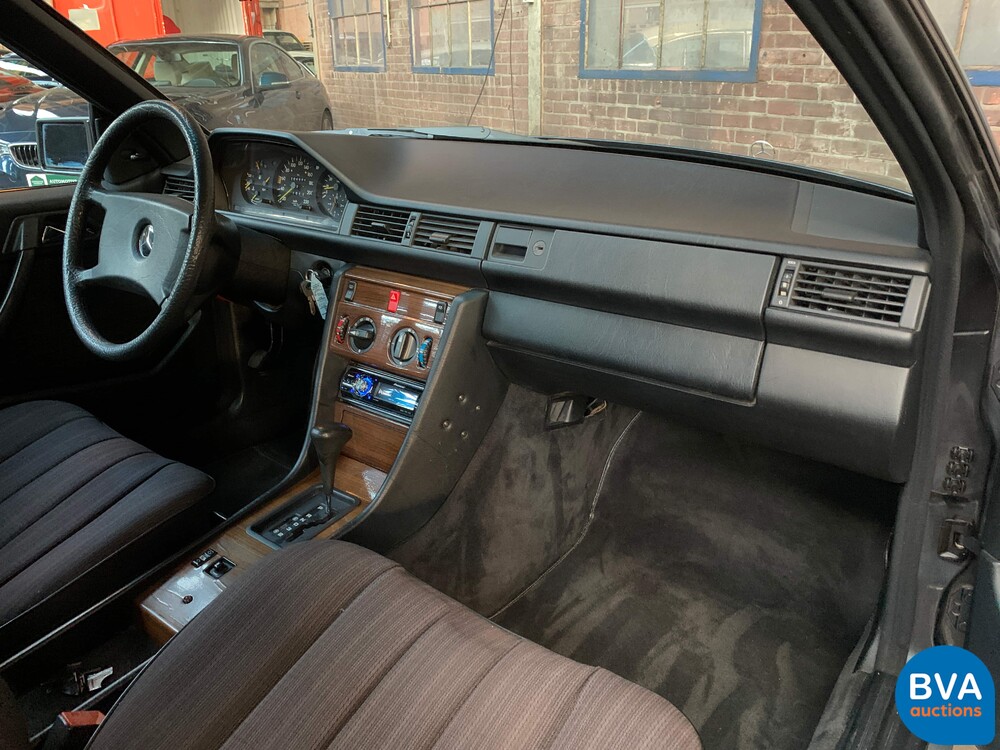 Mercedes-Benz 230 CE 136 PS 1988 -Org. NL-,TH-03-YS.