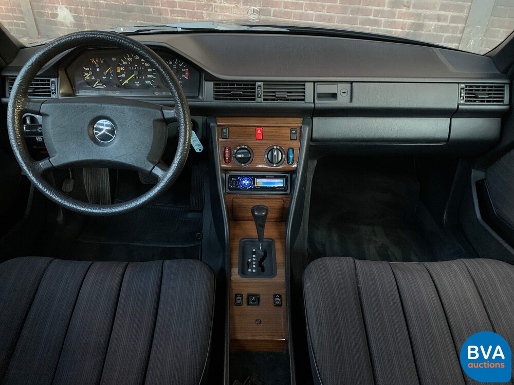 Mercedes-Benz 230 CE 136 PS 1988 -Org. NL-,TH-03-YS.