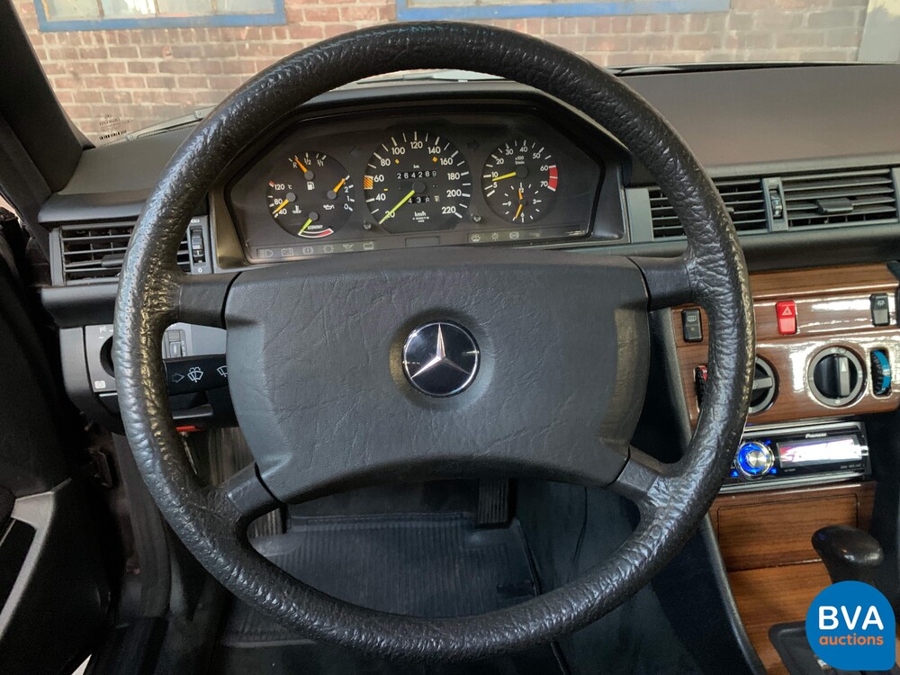 Mercedes-Benz 230 CE 136 PS 1988 -Org. NL-,TH-03-YS.