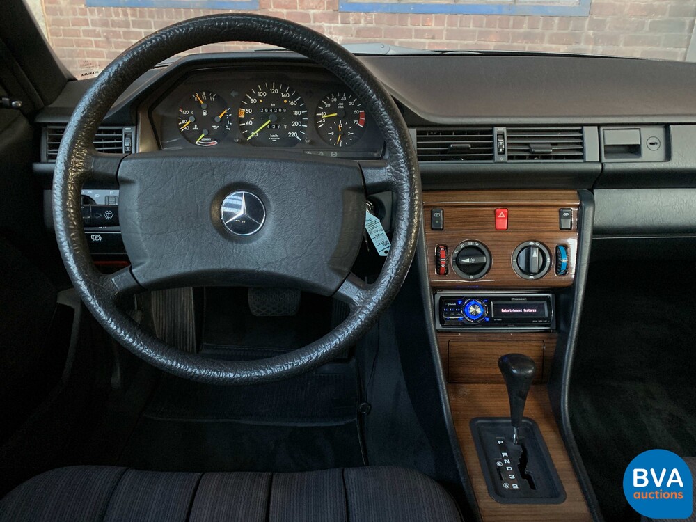 Mercedes-Benz 230 CE 136 PS 1988 -Org. NL-,TH-03-YS.