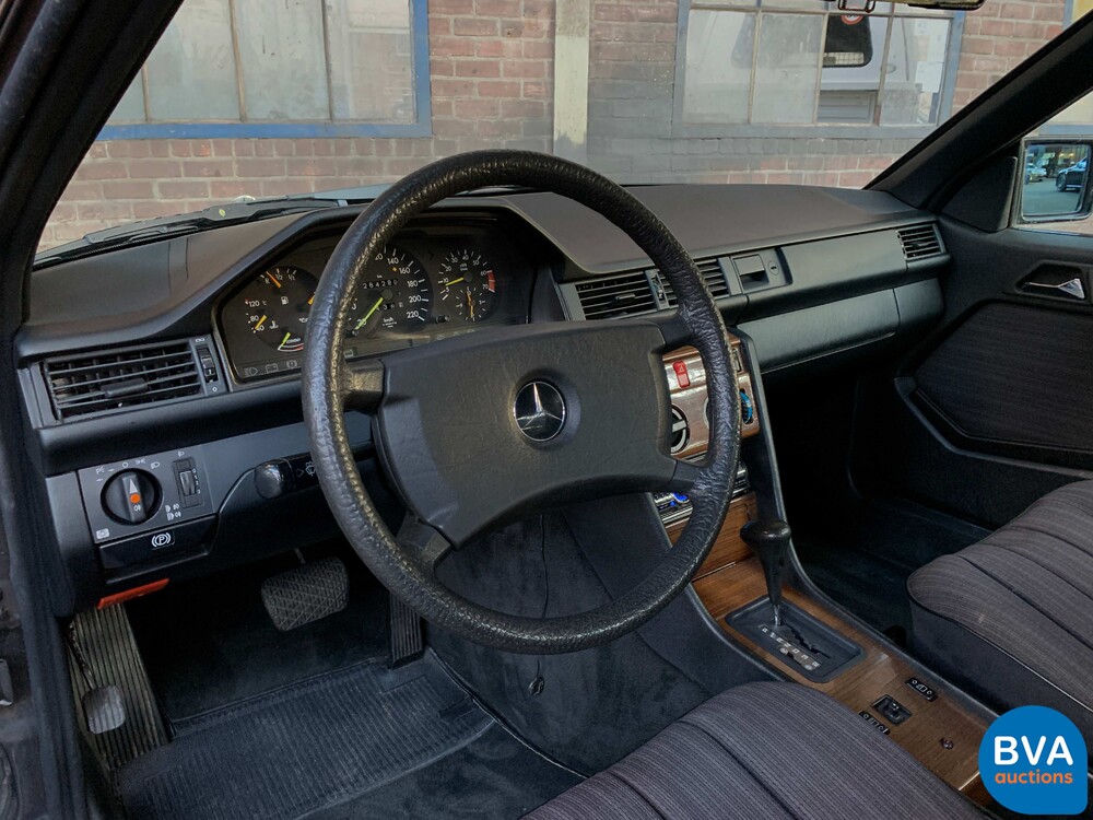 Mercedes-Benz 230 CE 136 PS 1988 -Org. NL-,TH-03-YS.