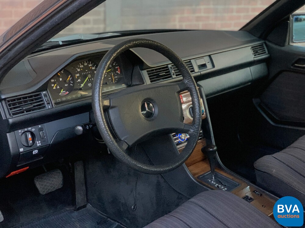 Mercedes-Benz 230 CE 136 PS 1988 -Org. NL-,TH-03-YS.