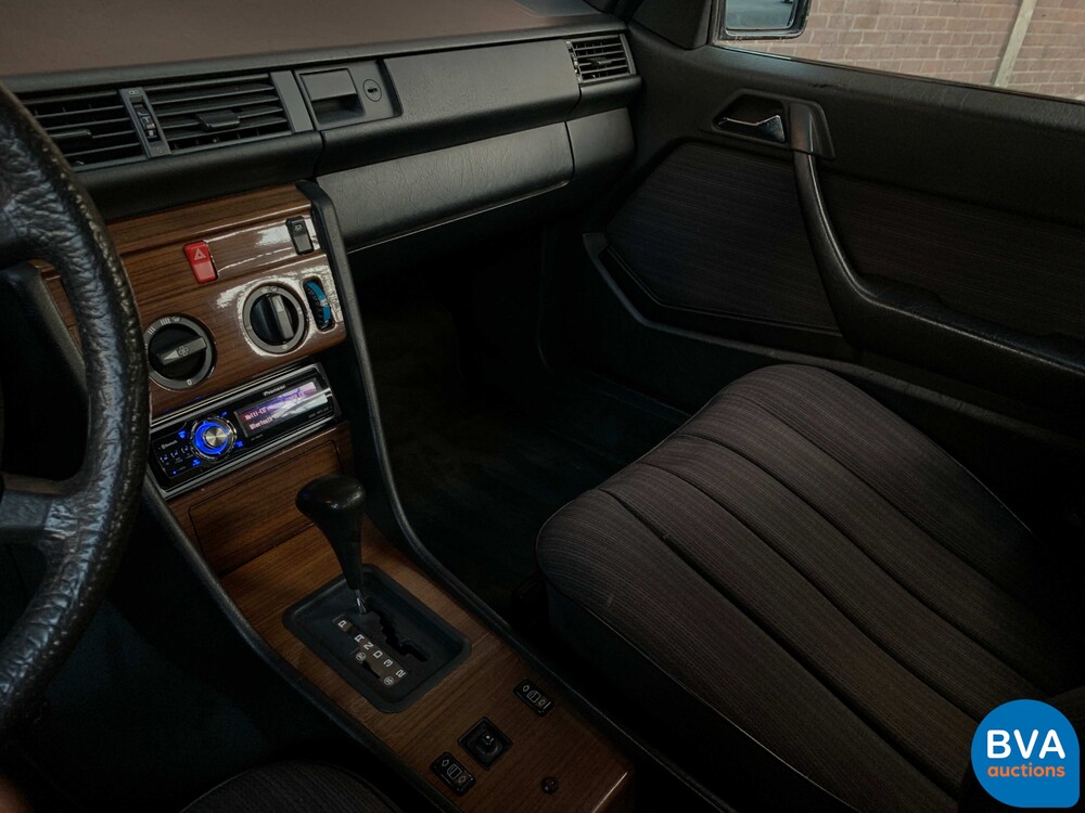 Mercedes-Benz 230 CE 136 PS 1988 -Org. NL-,TH-03-YS.