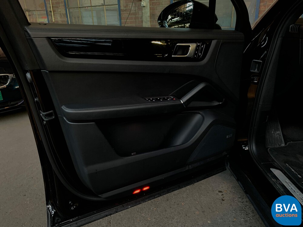 Porsche Cayenne S SportChrono 2.9 V6 441 PS 2018 Org.-Nr. NL-NW-MODELL, RT-808-G.