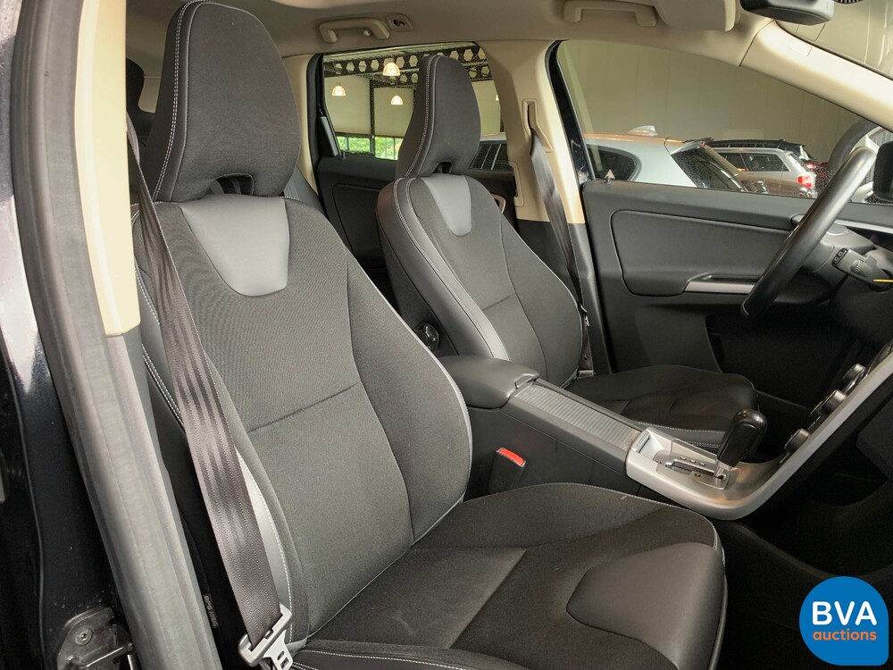 Volvo XC60 2.0 T5 Momentum 241pk 2011 -Org NL-, 81-PZG-6
