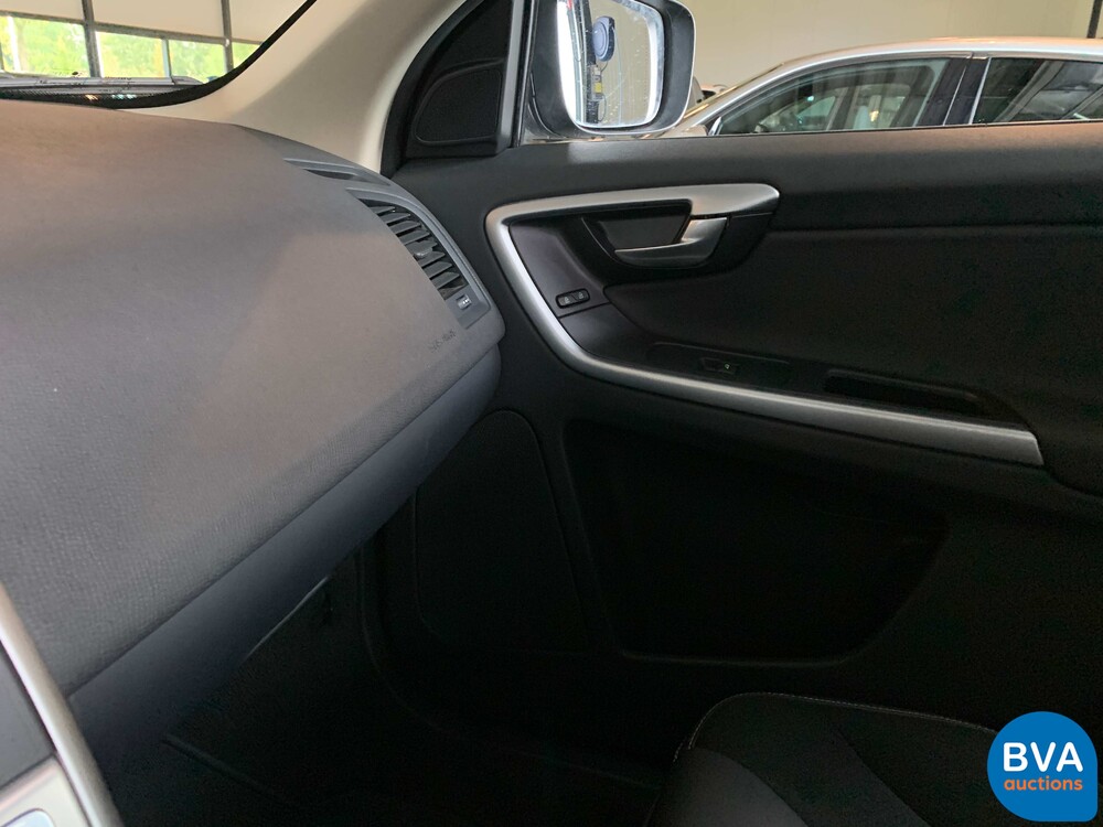 Volvo XC60 2.0 T5 Momentum 241pk 2011 -Org NL-, 81-PZG-6