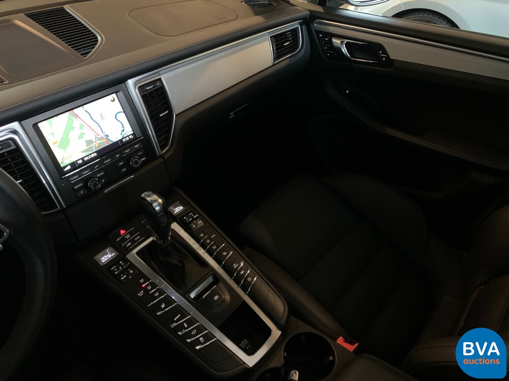 Porsche Macan Turbo TECHART 2016 400PS PDK GARANTIE.