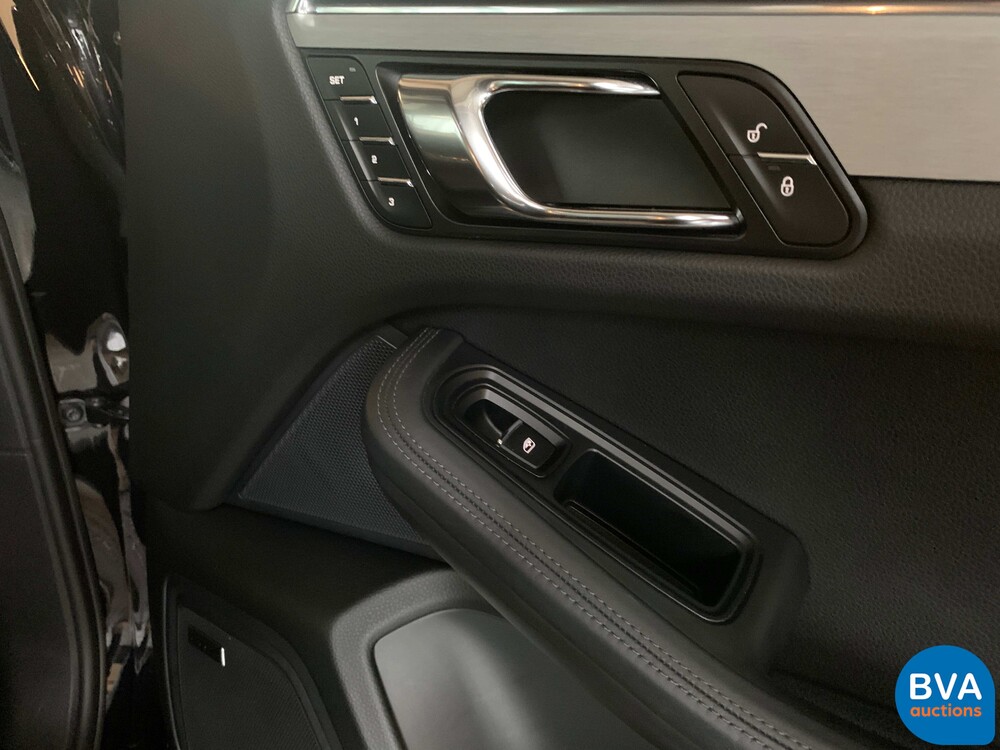 Porsche Macan Turbo TECHART 2016 400PS PDK GARANTIE.