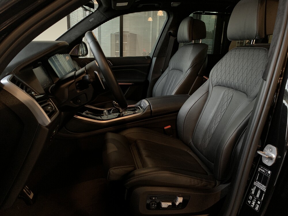 BMW X5 M50i High Executive 530pk 2020 M-Sport -Org. NL-, H-913-GG