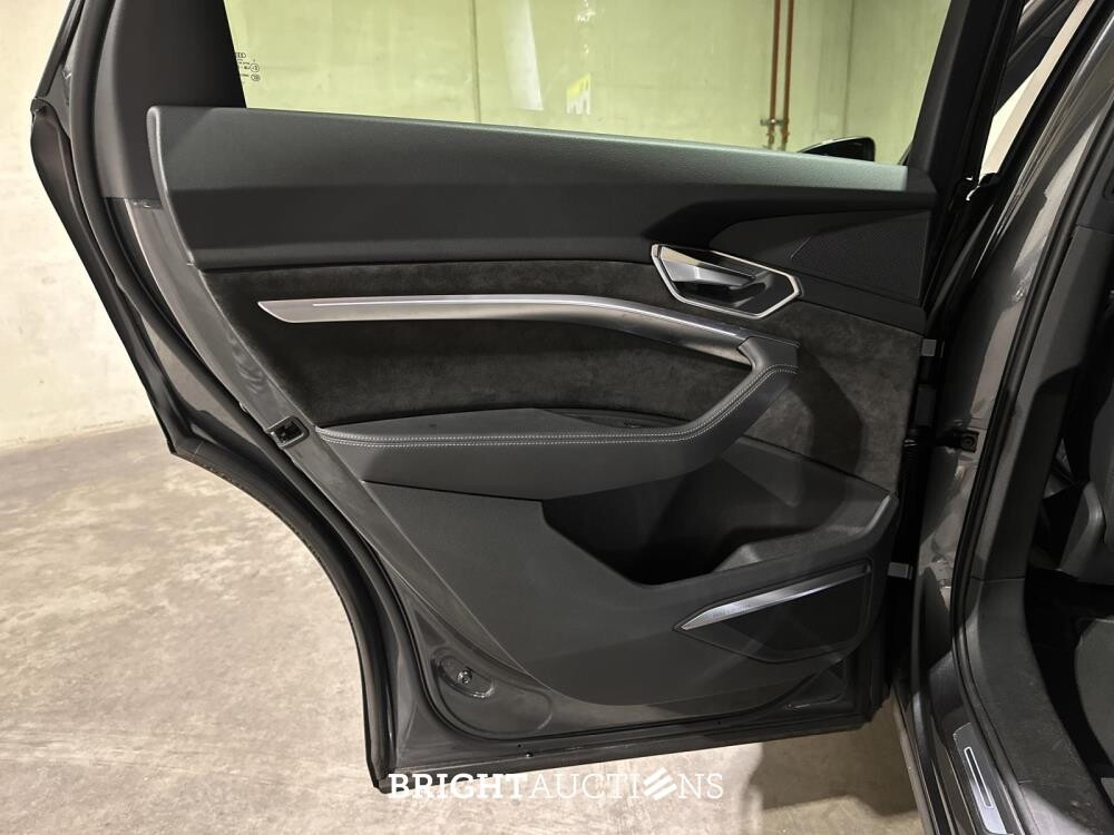 Audi e-tron 50 Quattro S Edition 71 kWh 313pk 2020, X-196-KV