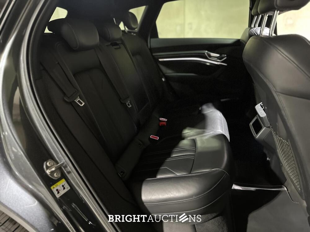 Audi e-tron 50 Quattro S Edition 71 kWh 313pk 2020, X-196-KV