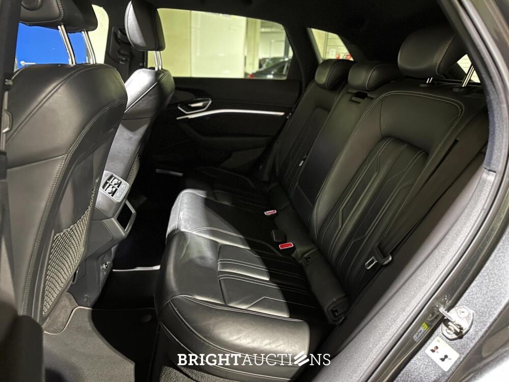 Audi e-tron 50 Quattro S Edition 71 kWh 313pk 2020, X-196-KV