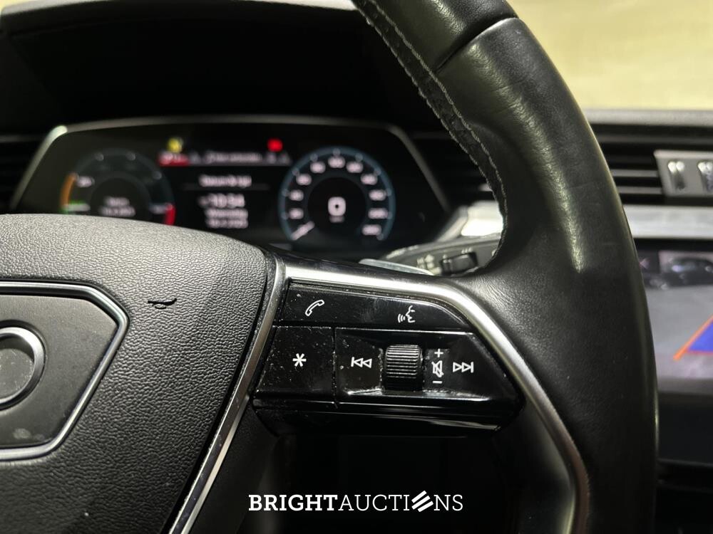 Audi e-tron 50 Quattro S Edition 71 kWh 313pk 2020, X-196-KV