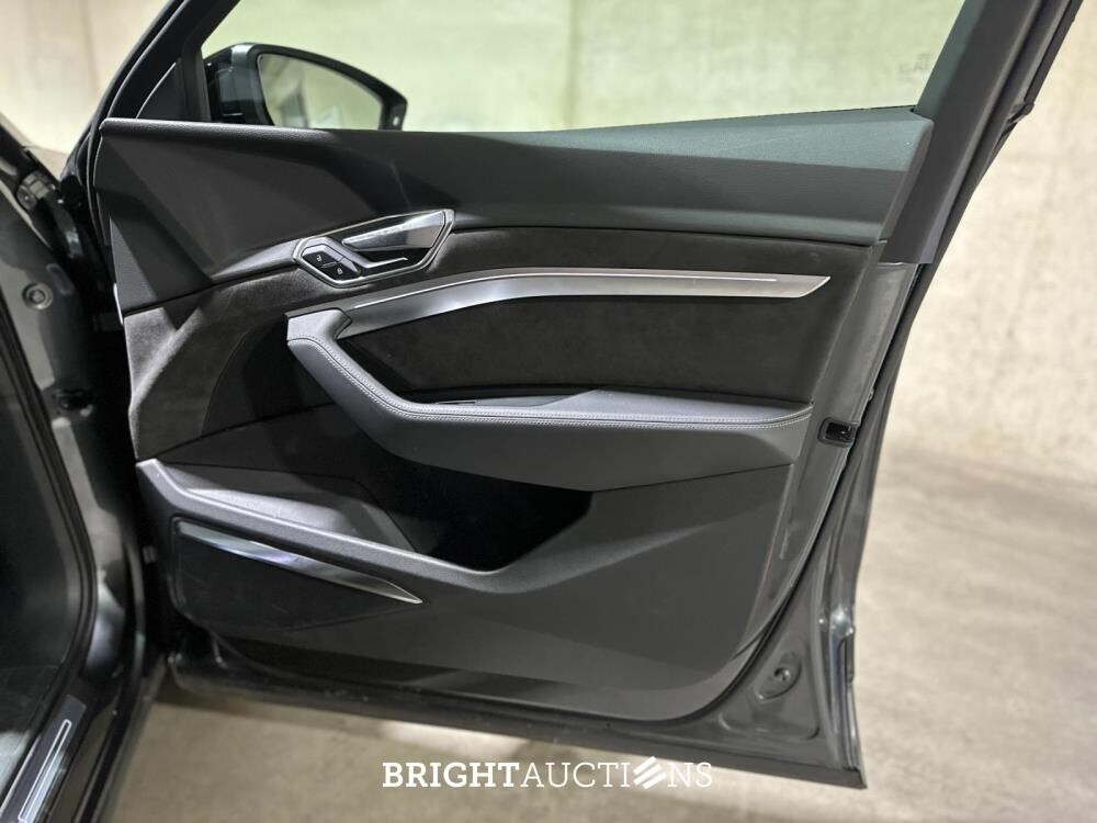 Audi e-tron 50 Quattro S Edition 71 kWh 313pk 2020, X-196-KV