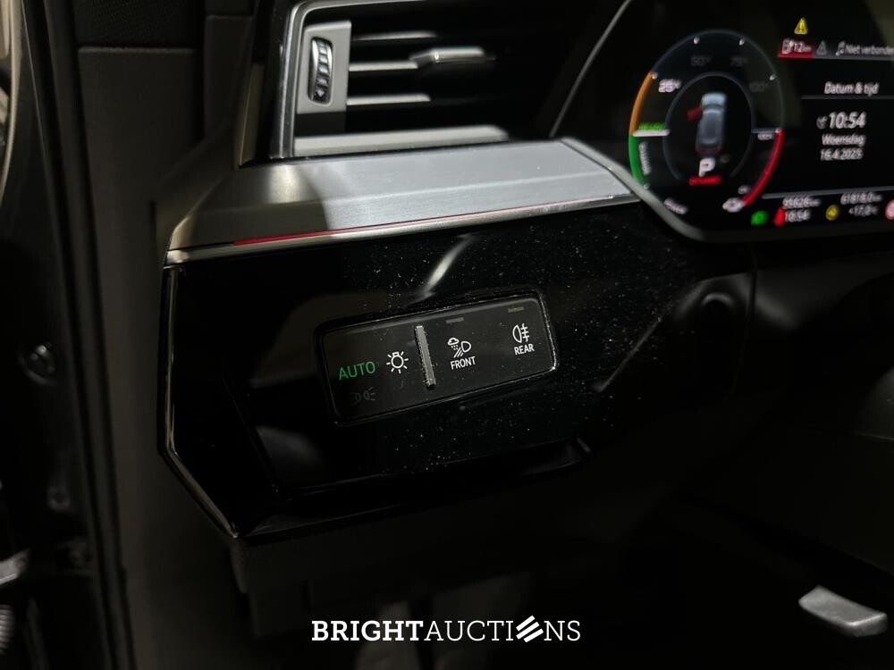 Audi e-tron 50 Quattro S Edition 71 kWh 313pk 2020, X-196-KV