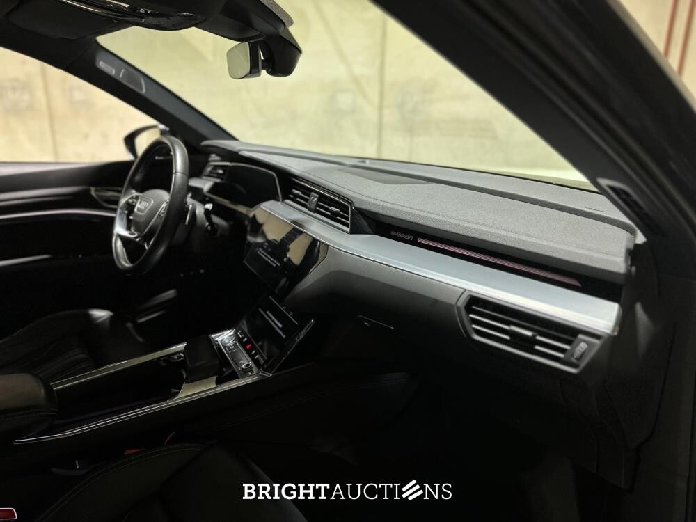 Audi e-tron 50 Quattro S Edition 71 kWh 313pk 2020, X-196-KV