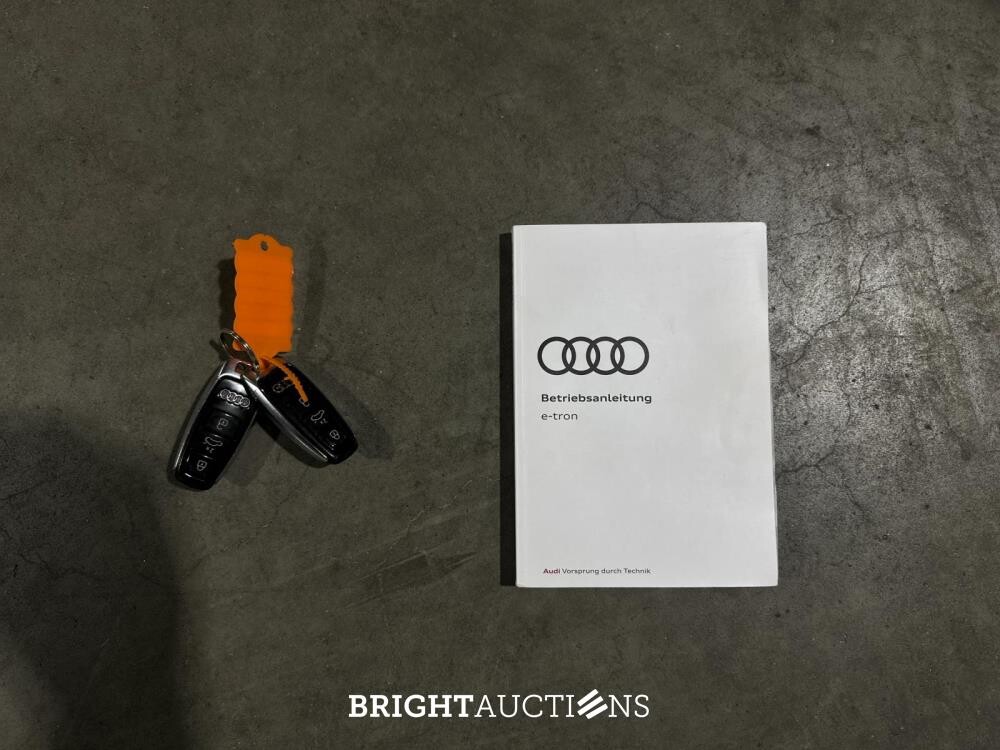 Audi e-tron 50 Quattro S Edition 71 kWh 313pk 2020, X-196-KV