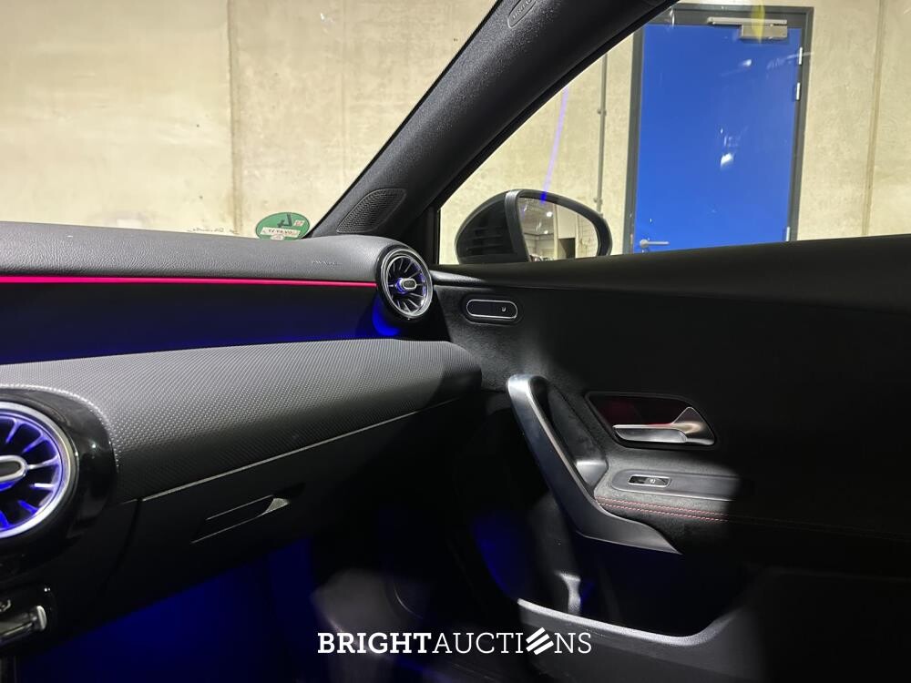 Mercedes-Benz A180 Limousine Premium Plus 136pk 2020, R-276-VV