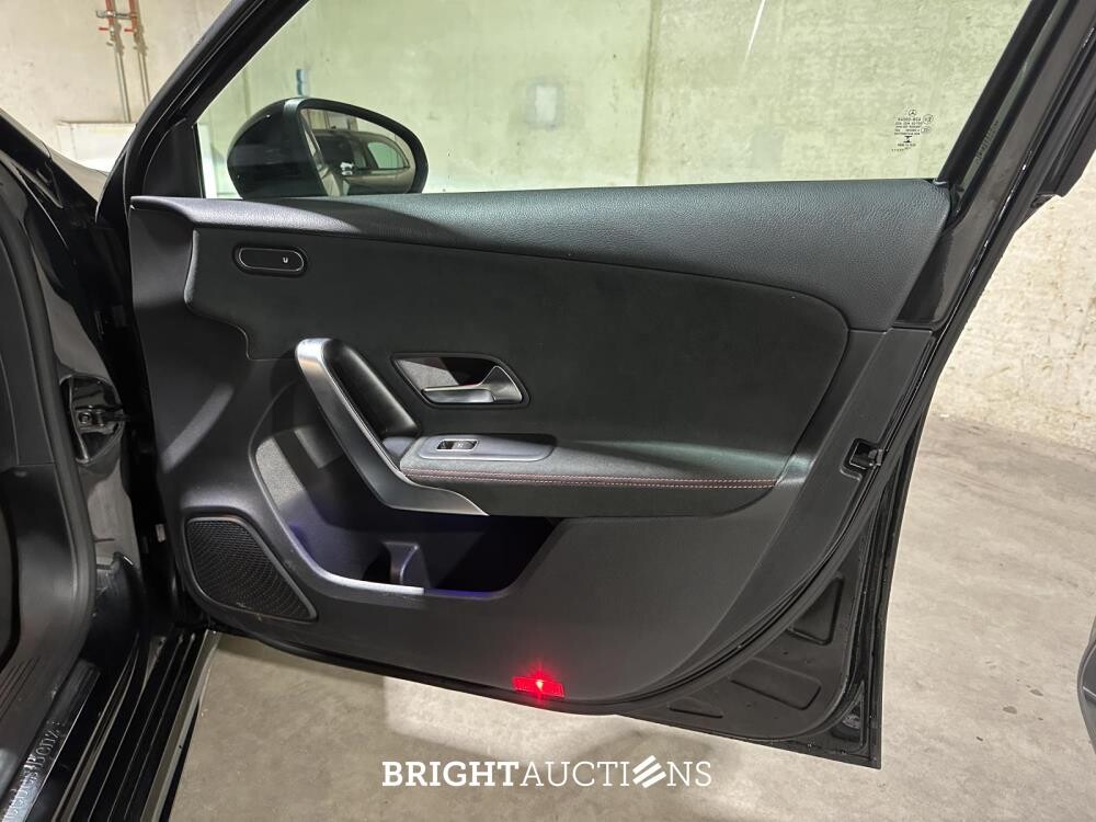 Mercedes-Benz A180 Limousine Premium Plus 136pk 2020, R-276-VV