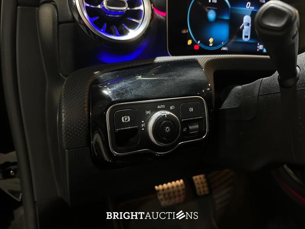 Mercedes-Benz A180 Limousine Premium Plus 136pk 2020, R-276-VV