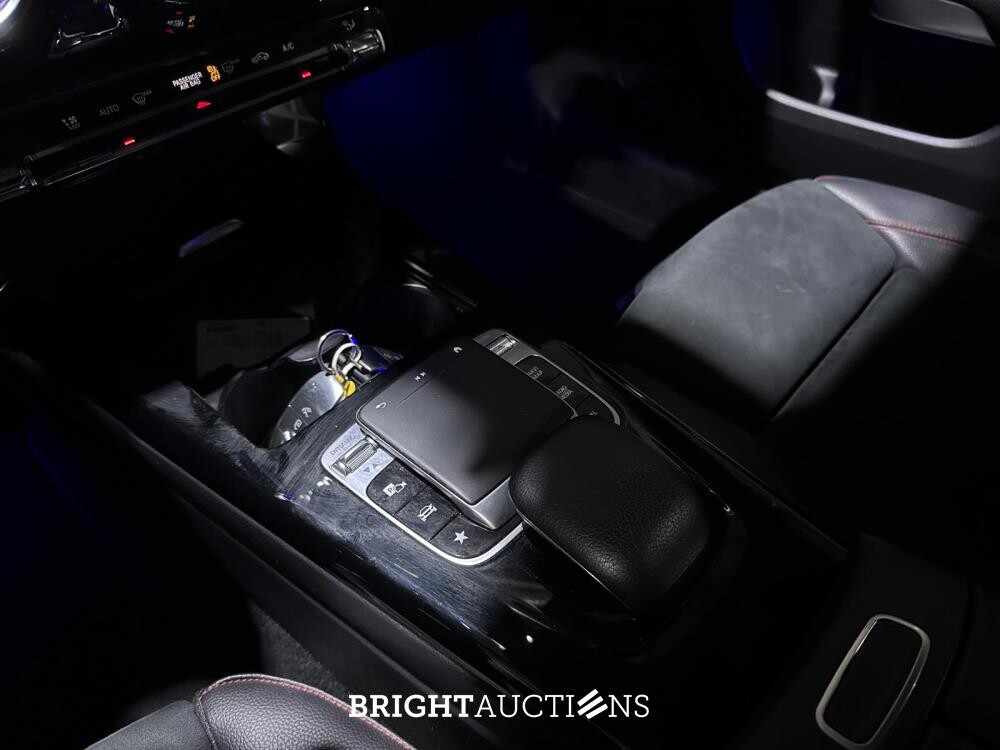 Mercedes-Benz A180 Limousine Premium Plus 136pk 2020, R-276-VV