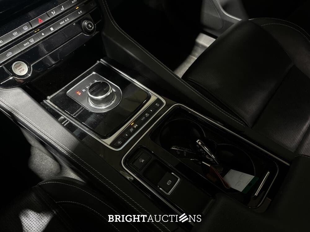 Jaguar F-PACE 2.0t AWD Portfolio 250pk 2019 (Origineel-NL), XH-556-V