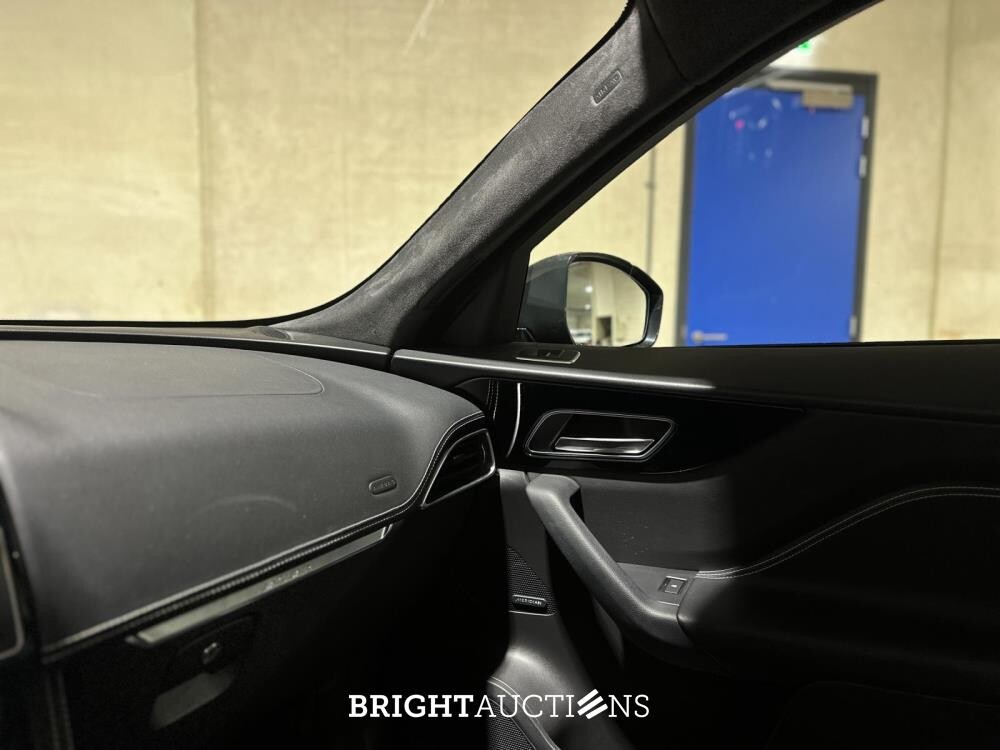 Jaguar F-PACE 2.0t AWD Portfolio 250pk 2019 (Origineel-NL), XH-556-V