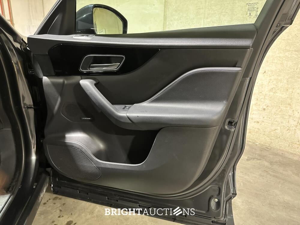 Jaguar F-PACE 2.0t AWD Portfolio 250pk 2019 (Origineel-NL), XH-556-V