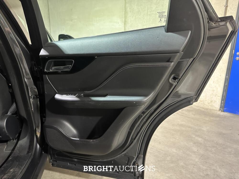 Jaguar F-PACE 2.0t AWD Portfolio 250pk 2019 (Origineel-NL), XH-556-V