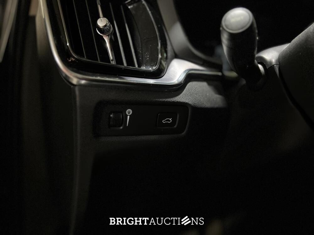 Volvo V60 2.0 B3 Momentum 163pk 2021 (Origineel-NL), K-658-LG