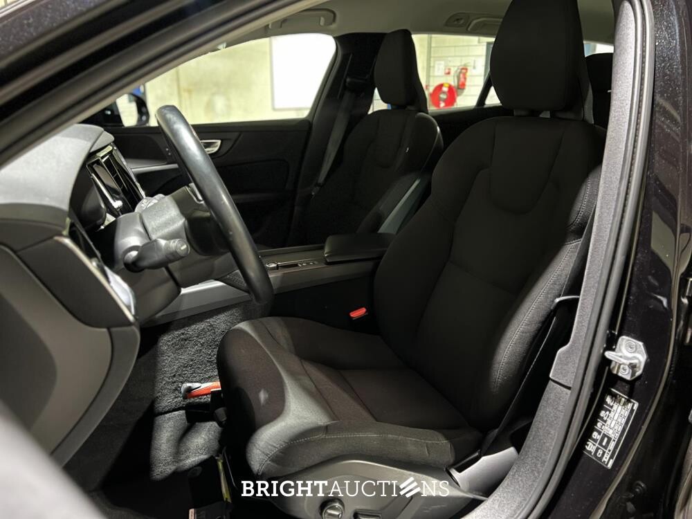 Volvo V60 2.0 B3 Momentum 163pk 2021 (Origineel-NL), K-658-LG