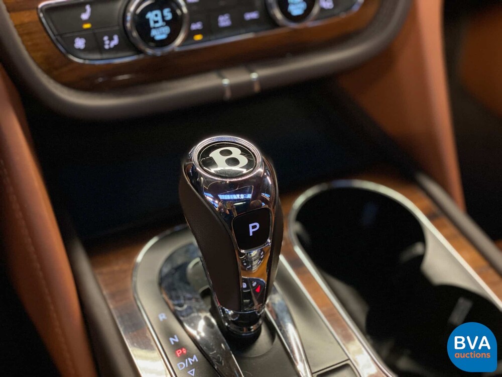 Bentley Bentayga 6.0 W12 608pk 2018 -Original NL-, RK-639-X.