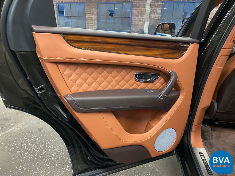 Bentley Bentayga 6.0 W12 608pk 2018 -Original NL-, RK-639-X.